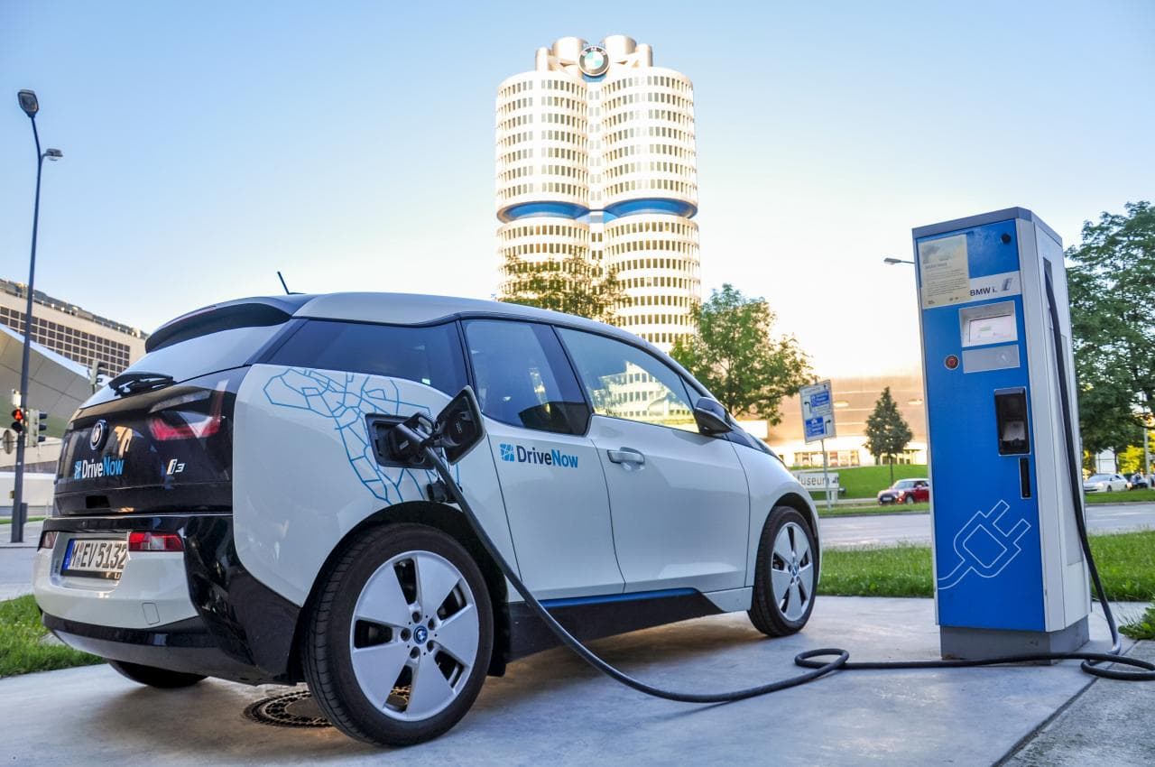 Warum die deutschen Autohersteller jetzt bei Elektroautos aufholen