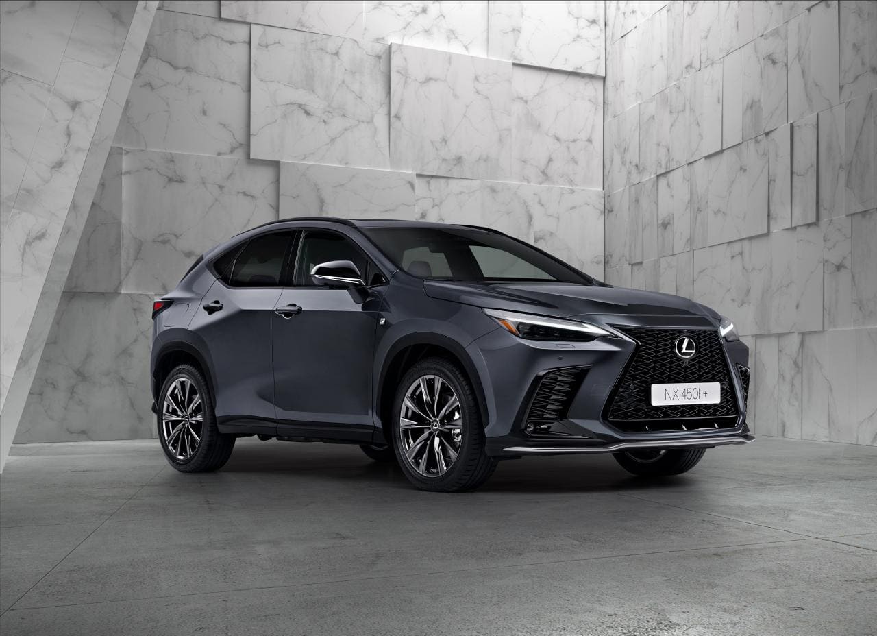 Premiere bei Lexus: NX 450h+ ist erster Plug-In-Hybrid