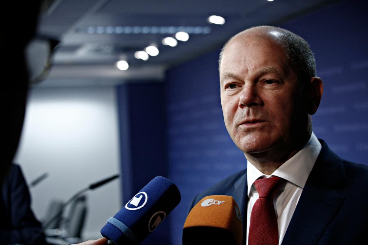 Kanzlerkandidat Scholz fordert E-Auto- und Batterieproduktion im Osten