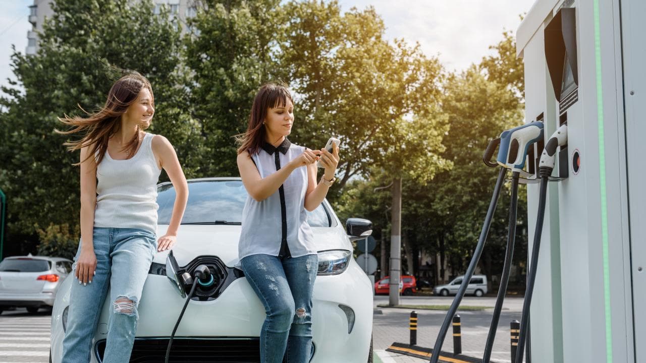 Umsatz an öffentlichen Ladestationen soll bis 2030 auf 3,3 Mrd. Euro steigen