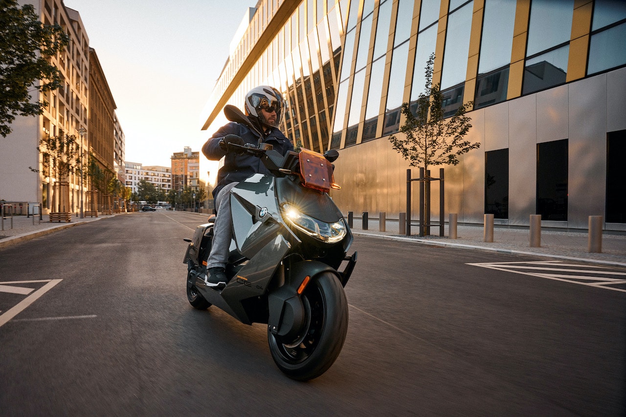BMW-Motorrad-Elektro-Scooter-CE-04