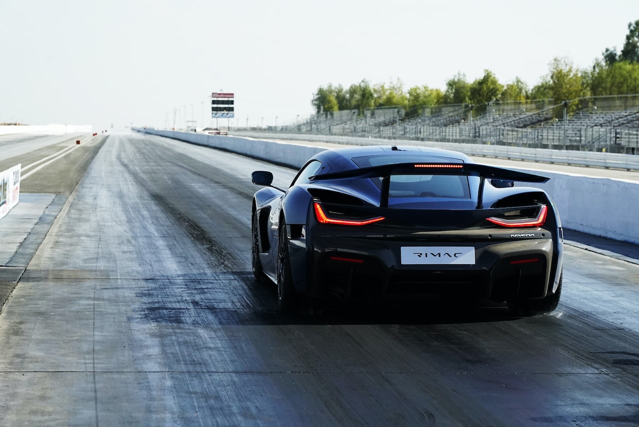 Rimac-Nevera-Elektroauto-Drag-Strip