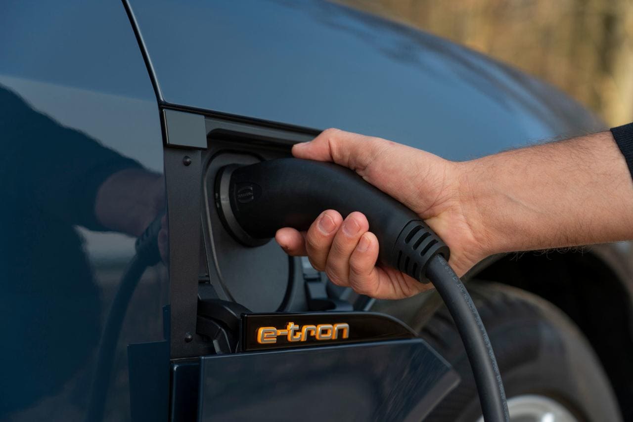 Software-Update bringt älteren Audi e-tron 20 Kilometer mehr Reichweite