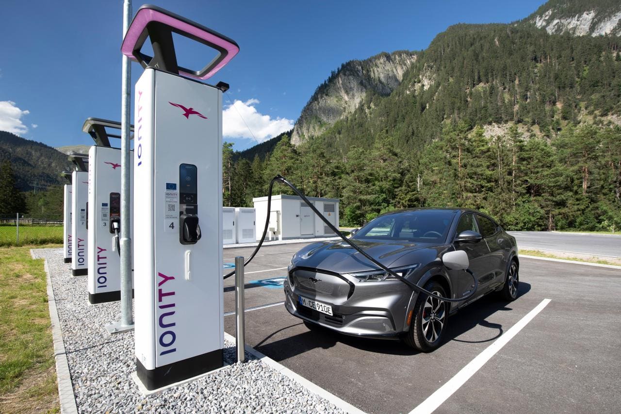 IONITY setzt europaweit auf Plug & Charge-Funktion