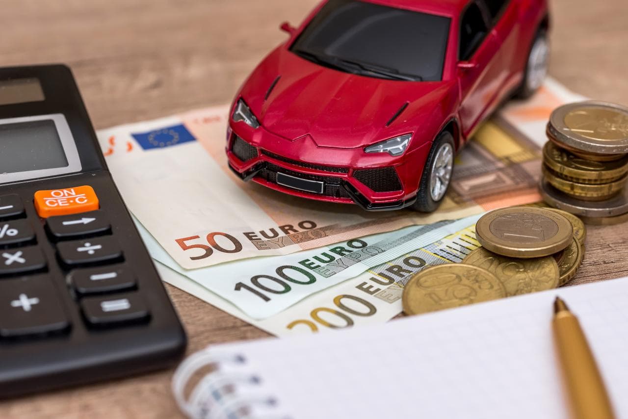 Automobilhersteller investieren über 450 Milliarden Euro in E-Mobilität