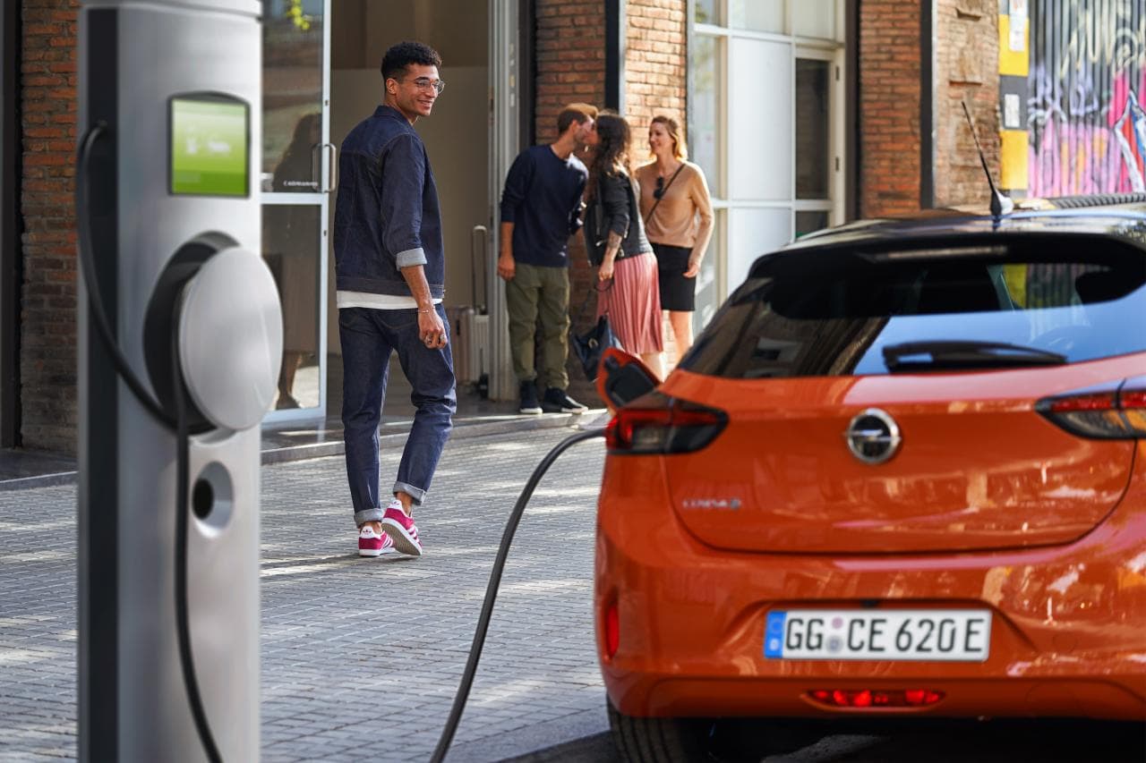 Opel: E-Modelle auf alle Ladeoptionen vorbereitet