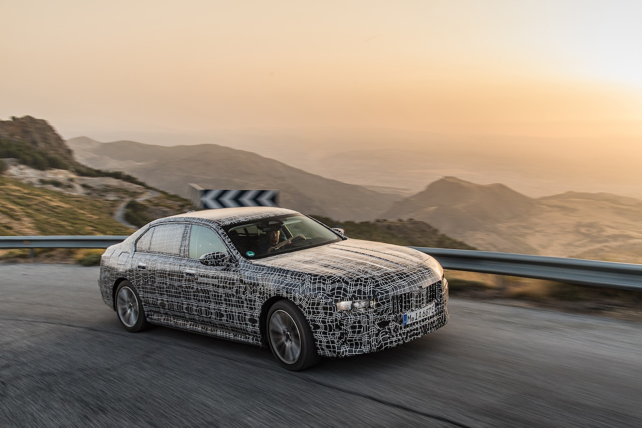 Steile Bergstraßen, hohe Temperaturen: Der BMW i7 absolviert finale Erprobung