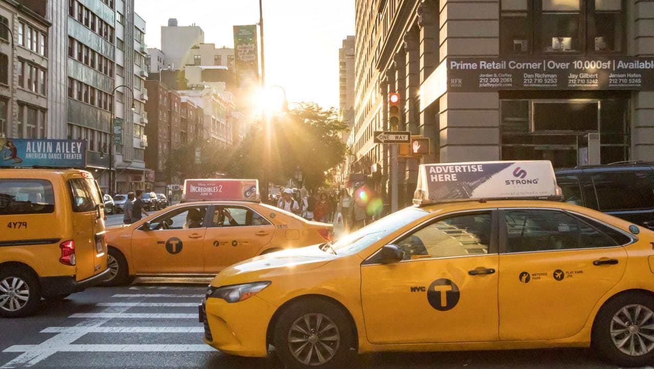 INTIS startet Test für induktives Laden von Taxis