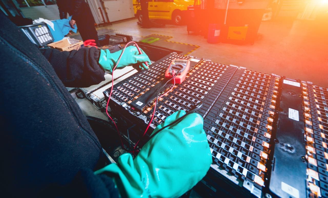 FluxLiCon: PEM entwickelt Speicher aus alten E-Auto-Akkus