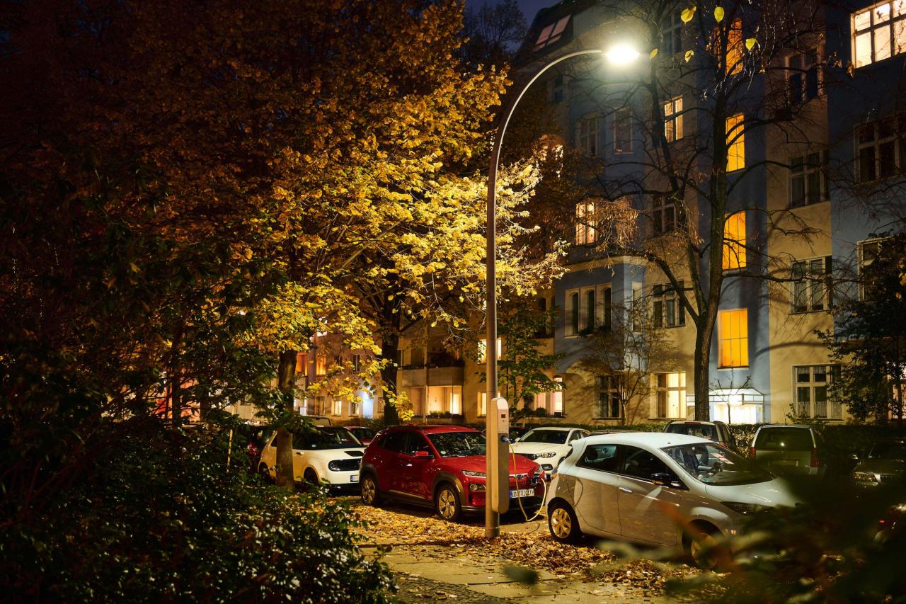 Berlin: ubitricity baut 200 Ladepunkte an Laternen