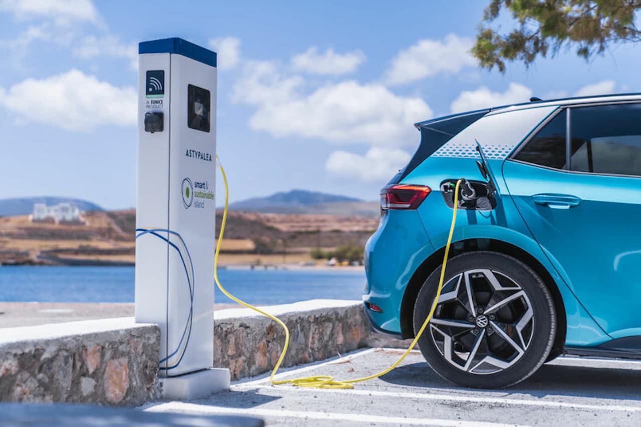 Elektroauto-VW-Astypalea-Ladestation