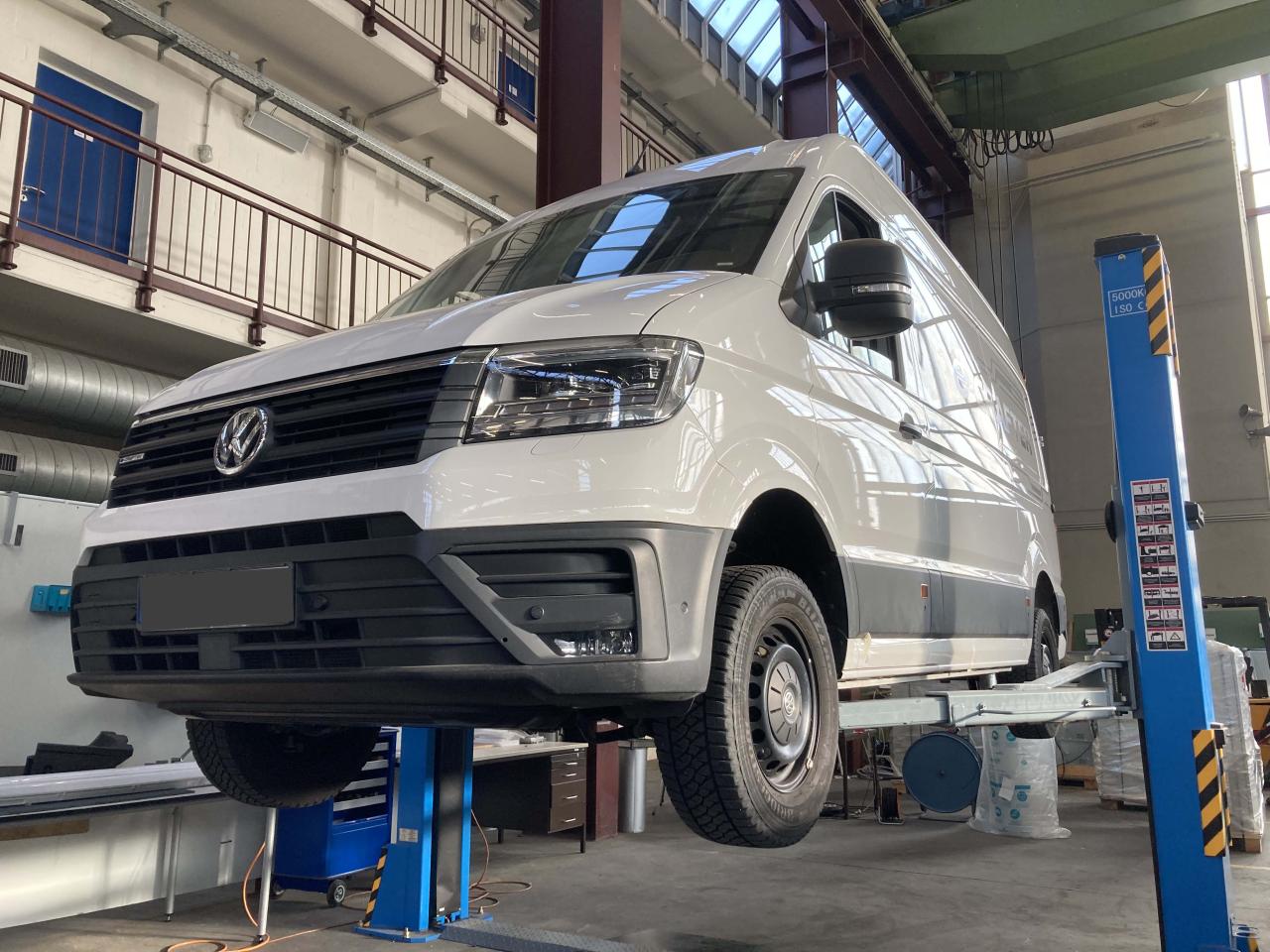 Induktives Laden für E-Autos der slowenischen Post