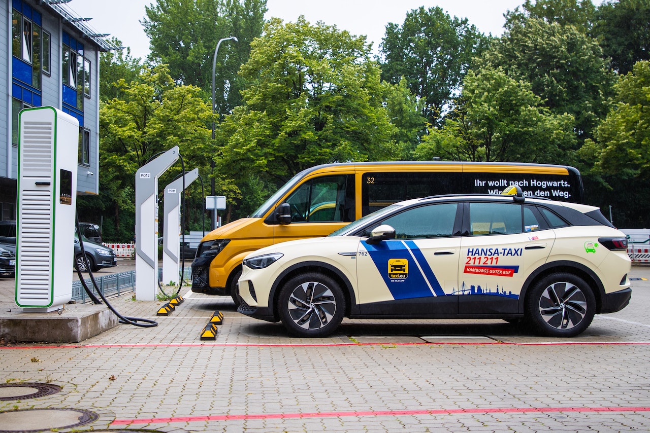 Moia-Hansa-Taxi-Elektroauto-Laden