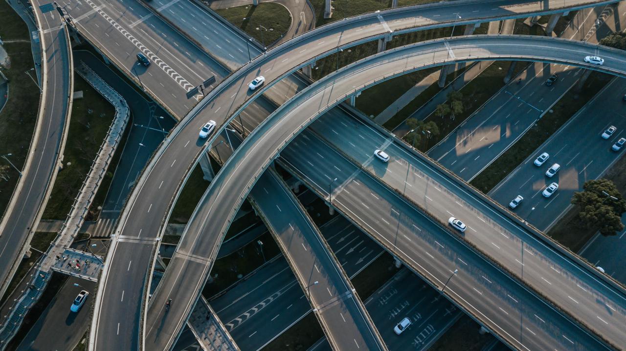 Agora Verkehrswende: Kfz- und Dienstwagensteuer auf Klimakurs bringen