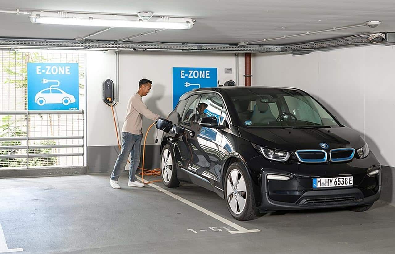 Apcoa: 100.000 Ladestationen für E-Autos an 12.000 Standorten