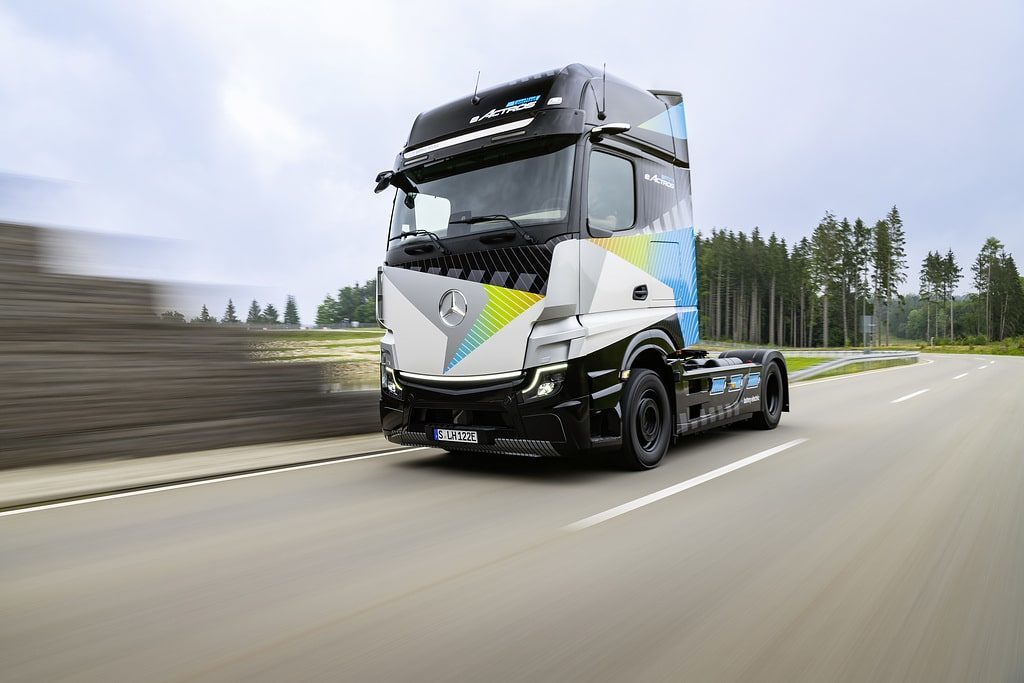 Hegelmann bestellt 50 Mercedes-Benz eActros LongHaul