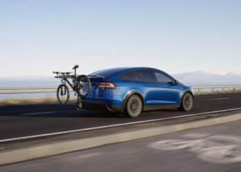 Tesla Model X mit Anhängelast