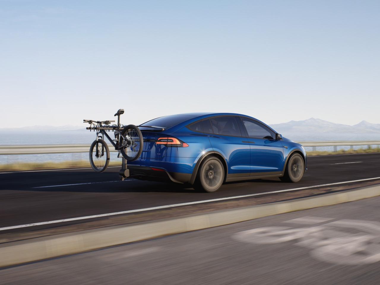 Tesla Model X mit Anhängelast