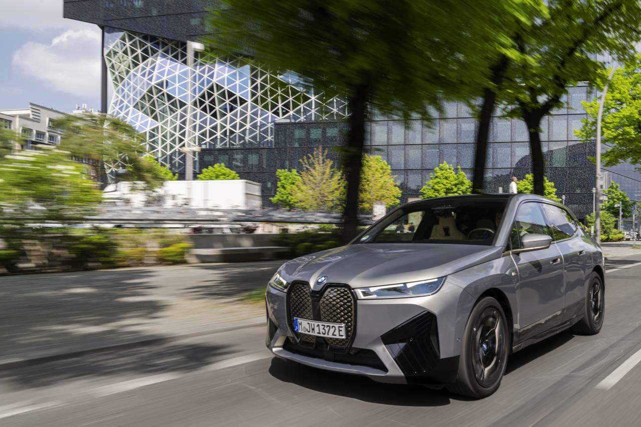 BMW optimiert beim BMW iX das Schnellladen
