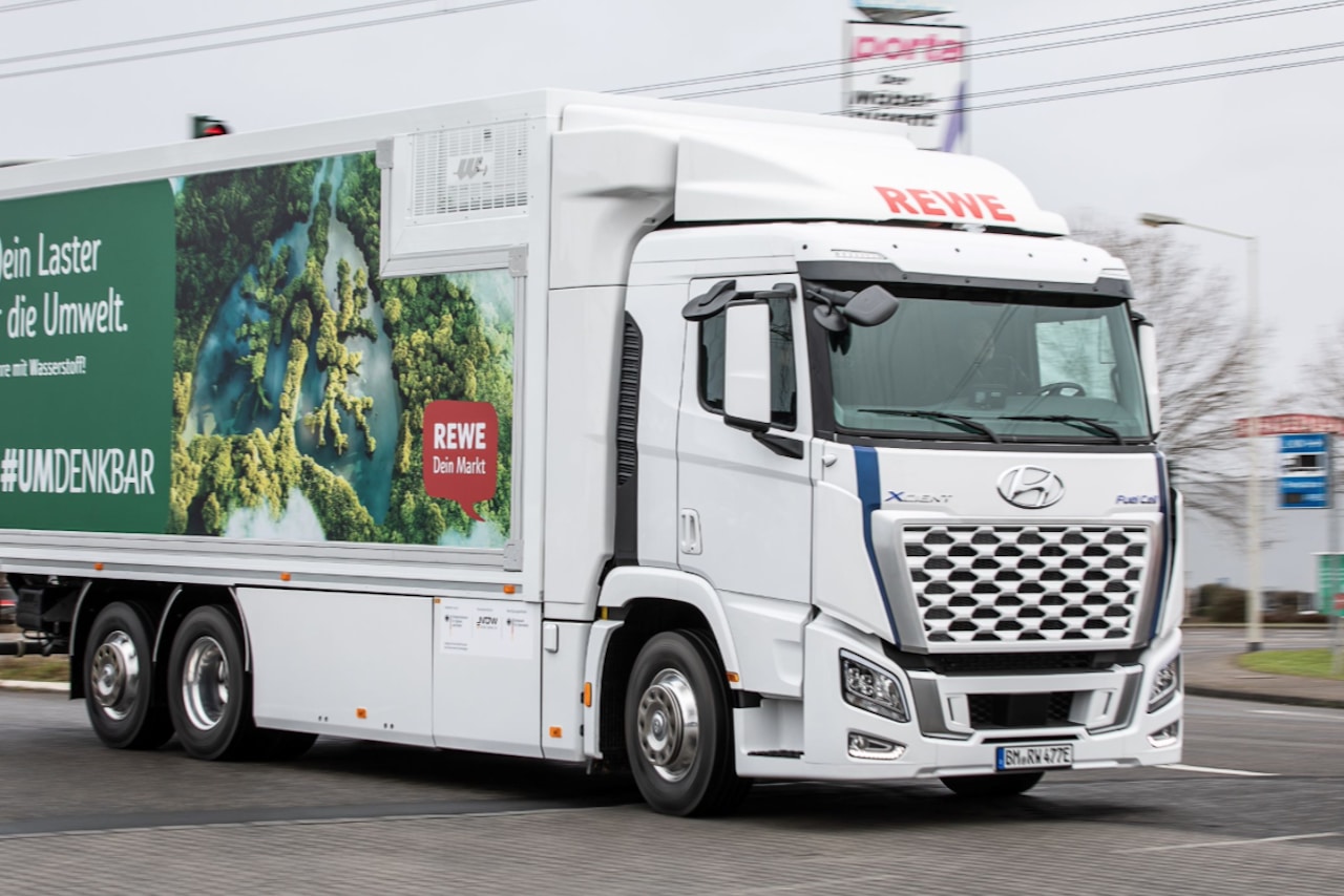 Wasserstoff-Lkw-Rewe