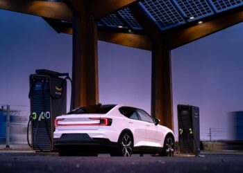 E-Automarkt 2023: Schwieriger Start für die Stecker