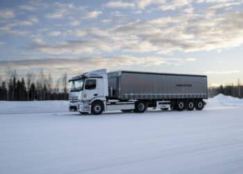 Vom Polarkreis nach Stuttgart: Mercedes-Lkw bewältigt 3.000 Kilometer rein elektrisch