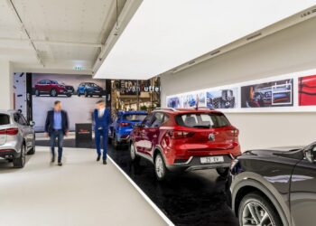 Klassischer Autohandel versus Agenturvertrieb: Schauen Vertragshändler zukünftig in die Röhre?