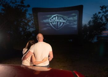 ChargeOne bringt Ladeinfrastruktur erstmals ins Autokino